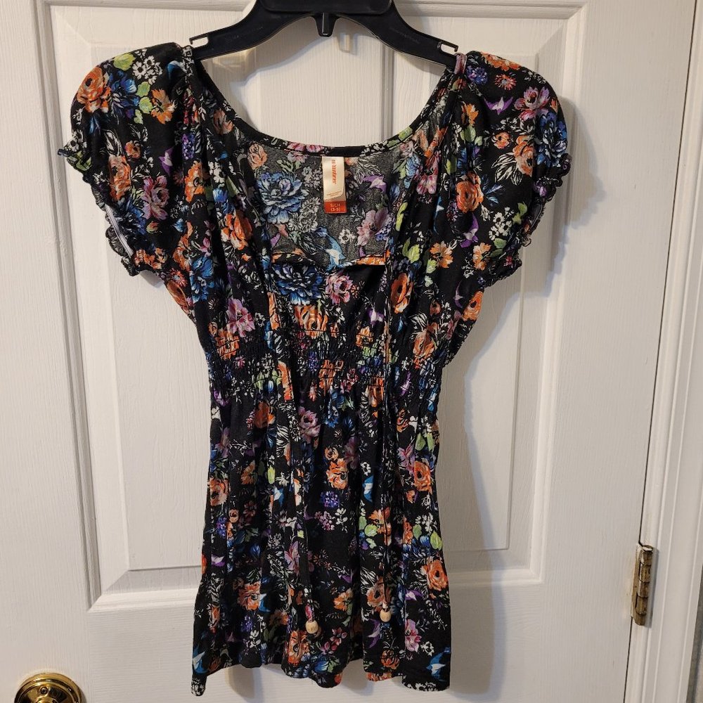 Short sleeved ruched black floral print shirt